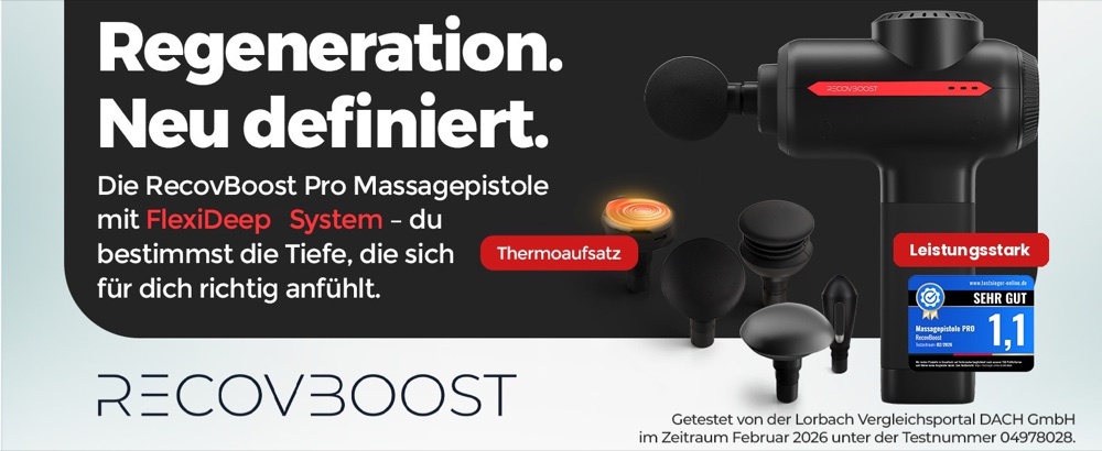 RecovBoost PRO Massagepistole mit Thermoaufsatz und fünf Massageaufsätzen. Bildtext: „Regeneration. Neu definiert. Die RecovBoost PRO Massagepistole mit FlexiDeep® System – du bestimmst die Tiefe, die sich für dich richtig anfühlt.“ Daneben das Siegel mit der Testnote 1,1 bei testsieger-online.de, Testzeitraum Februar 2026.